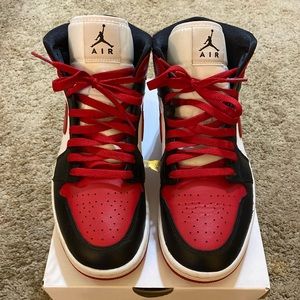 WMNS AIR JORDAN 1 MID